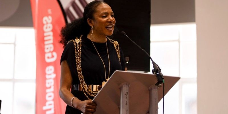 The Lord Mayor stood at a podium making a speech.